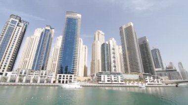 dubai marina tekne gördüm