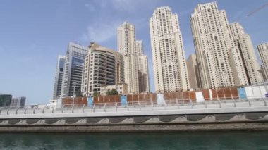 dubai marina tekne gördüm