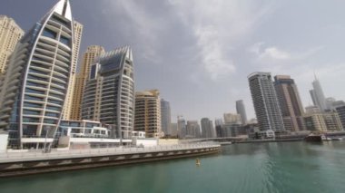 dubai marina tekne gördüm