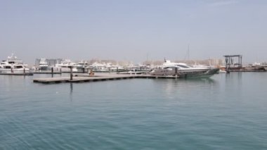 dubai marina tekne gördüm