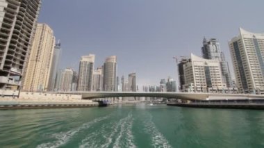 dubai marina tekne gördüm