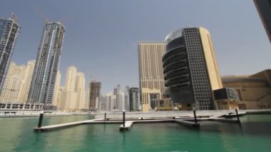 dubai marina tekne gördüm
