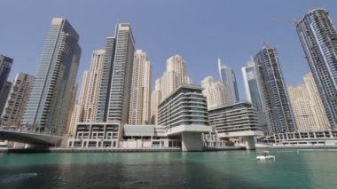 dubai marina tekne gördüm