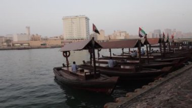 Dubai creek akşam