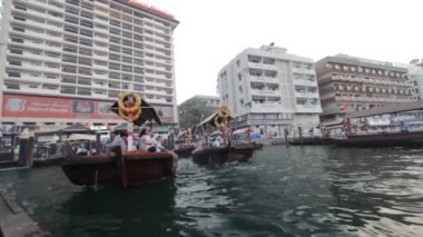 Dubai creek akşam