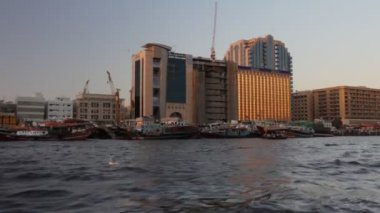 Dubai creek akşam