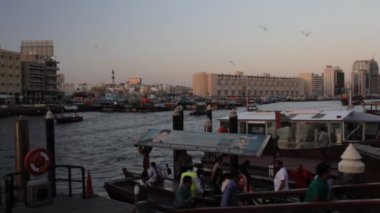 Dubai creek akşam