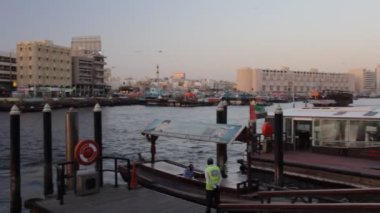 Dubai creek akşam