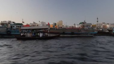 Dubai creek akşam