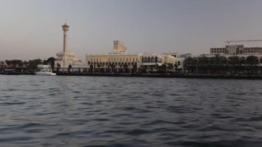 Dubai creek akşam