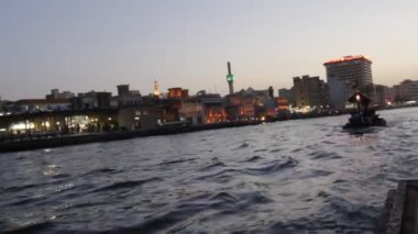 Dubai creek akşam