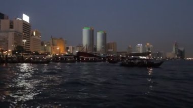 Dubai creek akşam