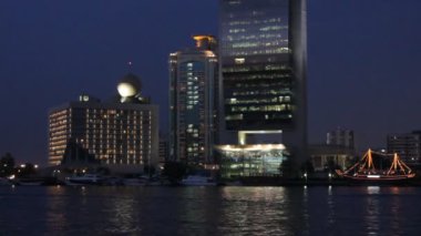 Dubai creek akşam