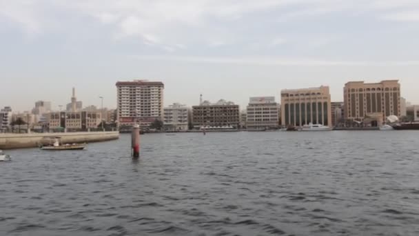 从船上看到的迪拜河 — 图库视频影像