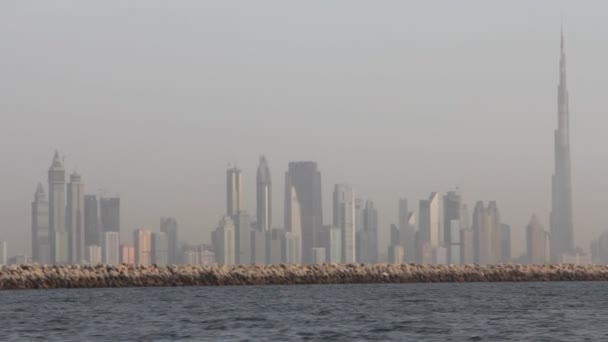 Дубай видно з човна — стокове відео