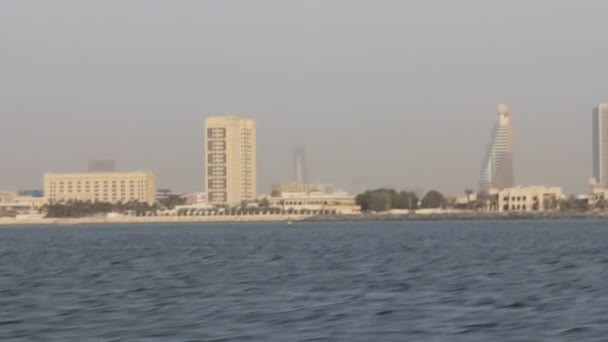 Dubai Visto desde el barco — Vídeo de stock