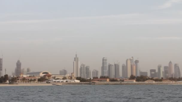 Dubai Visto desde el barco — Vídeo de stock