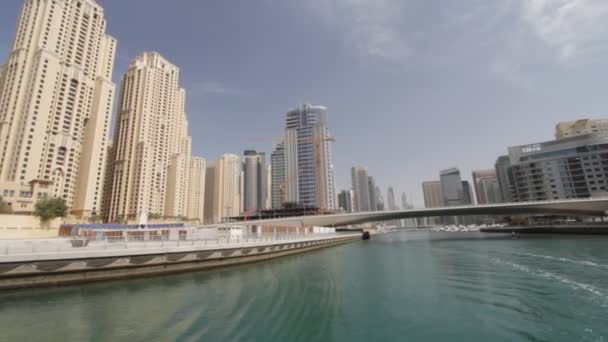 从船上看到的迪拜码头 — 图库视频影像