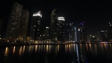 Geceleyin Dubai Marina