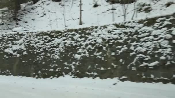 Bergweg in de winter — Stockvideo