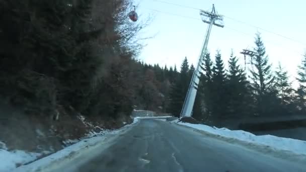 Bergsväg på vintern — Stockvideo