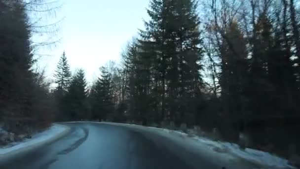 Camino de montaña en invierno — Vídeos de Stock