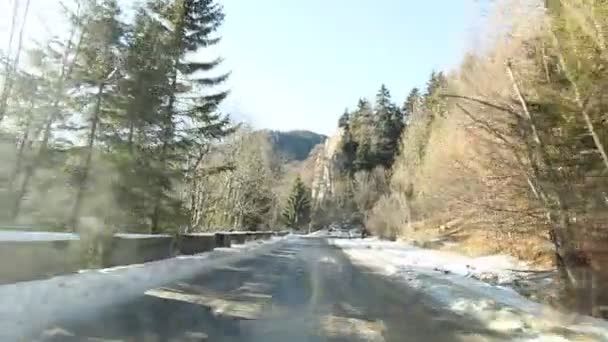 Camino de montaña en invierno — Vídeos de Stock