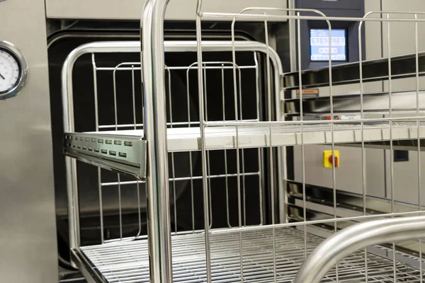 Sterilizasyon Tramvaylı Buharlı Sterilizatör Makinesi Nin Yakın Çekimi Seçici Odaklanma — Stok fotoğraf