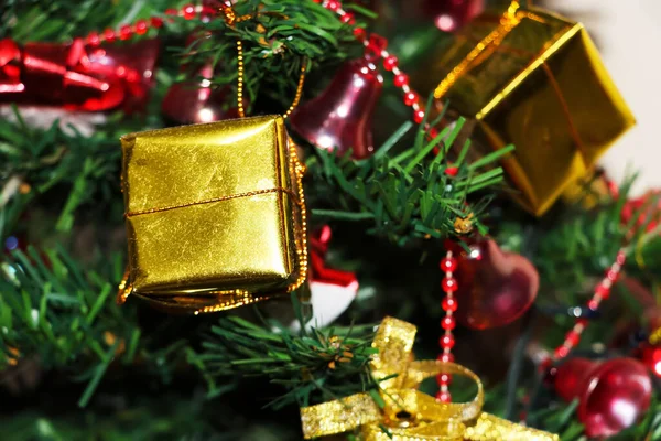 Detailní Záběr Krásné Zdobené Vánoční Stromeček Selektivní Zaměření — Stock fotografie