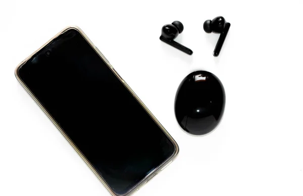 Top View Pair Black Wireless Earbuds Smartphone White Background — Stockfoto