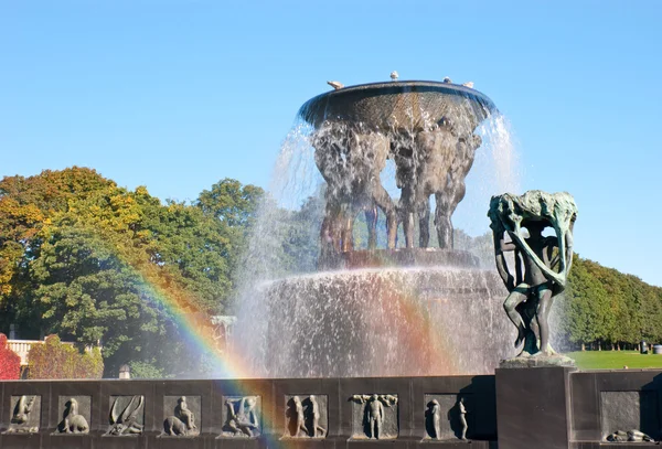 Twee regenbogen in fontein — Stockfoto