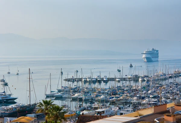 Crucero en el puerto de Ajaccio — Foto de Stock