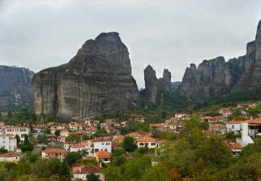 Şehrin altında kaya