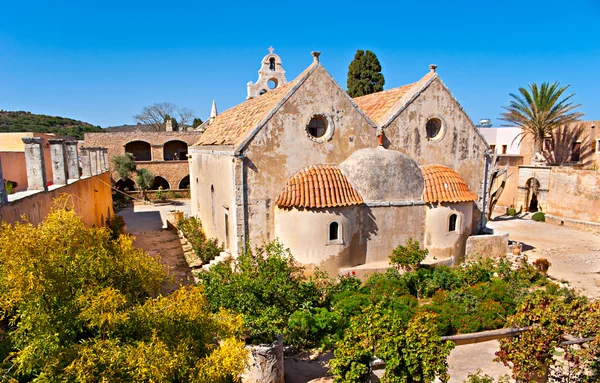 Manastırın bahçesinde — Stok fotoğraf