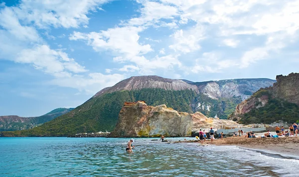 A praia em Vulcano — Fotografia de Stock