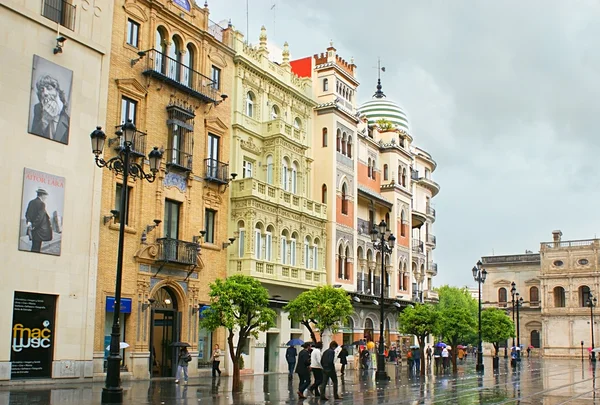 Camina bajo la lluvia —  Fotos de Stock