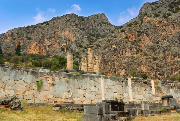 Οι στήλες — Φωτογραφία Αρχείου