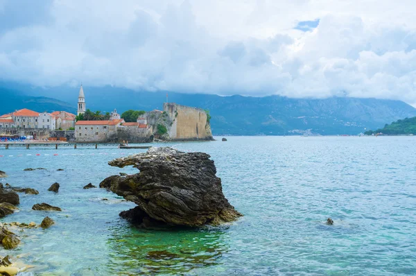 La costa rocciosa — Foto Stock