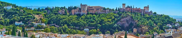 Panorama Alhambra Sabika Hill Grönskande Grönska Generalife Trädgårdar Och North — Stockfoto