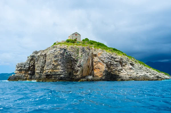 L'isola rocciosa — Foto Stock