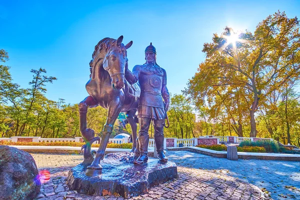 ドブリンヤの彫刻 有名な中世のキエフ ルスの軍主 コロステンの公園 ウクライナ — ストック写真