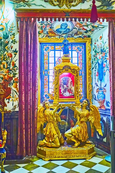 Granada Španělsko 2019 Pozlacené Sochy Andělů Držících Monstranci Relikvií Camarinu — Stock fotografie