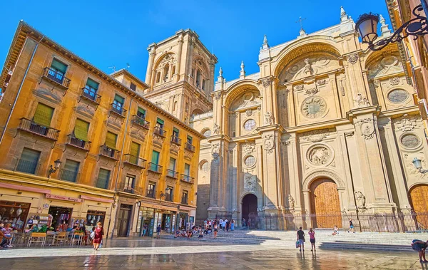 Granada Hiszpania Wrzesień 2019 Fasada Rzeźbionej Kamiennej Katedry Granadzie Imponującym — Zdjęcie stockowe
