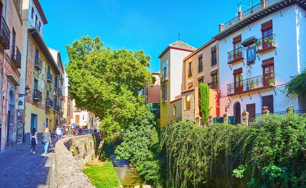 Historische Straße Carrera Del Darro Mit Mittelalterlichen Villen Touristengeschäften Hotels — Stockfoto