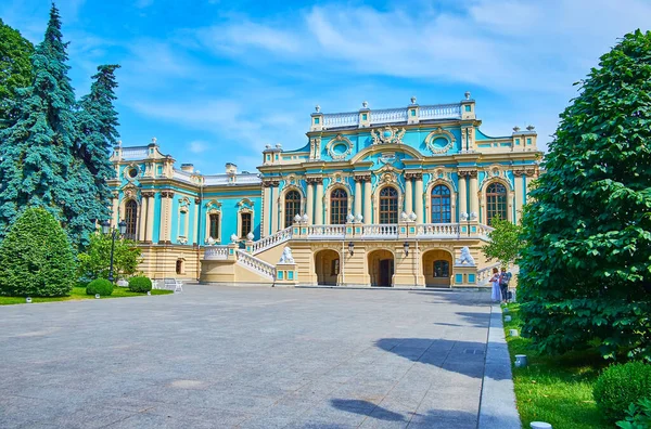 Pitoresco Jardim Verde Palácio Mariinskyi Com Vista Para Fachada Barroca — Fotografia de Stock