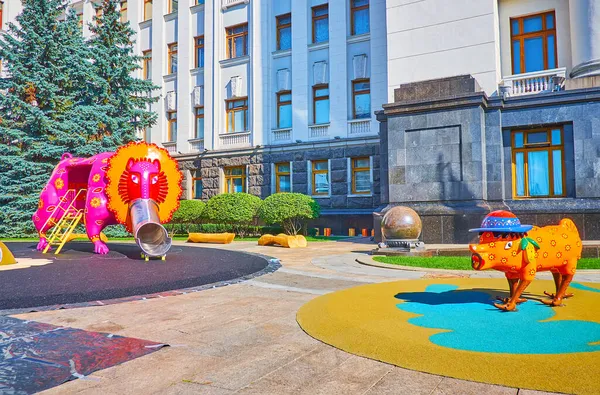 Kyiv Ukraine Αυγούστου 2021 Γλυπτά Των Πολύχρωμων Πλασμάτων Στην Παιδική — Φωτογραφία Αρχείου