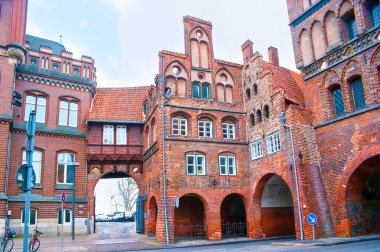 Lubeck 'in şaşırtıcı ortaçağ tuğlası Burgtor Gates' i Alman Gotik tarzının en iyi örneklerinden biridir.