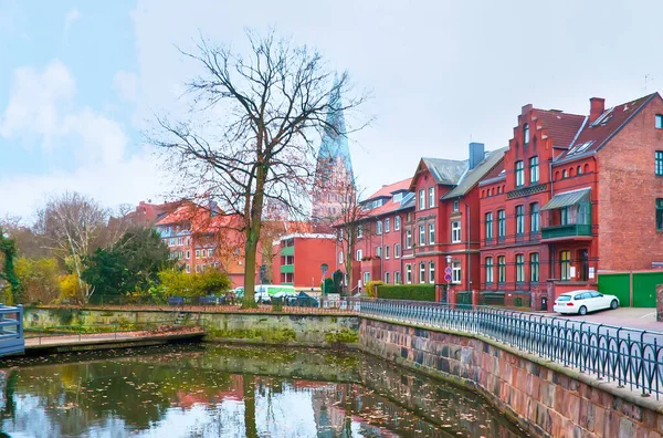 Embankment Ilmenau River Residential Red Brick Houses Luneburg Germany — Stock Photo, Image