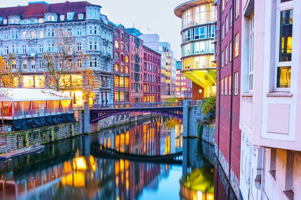 Pintoresco Barrio Altstadt Con Canal Herrengrabenfleet Con Hermosos Edificios Altos —  Fotos de Stock