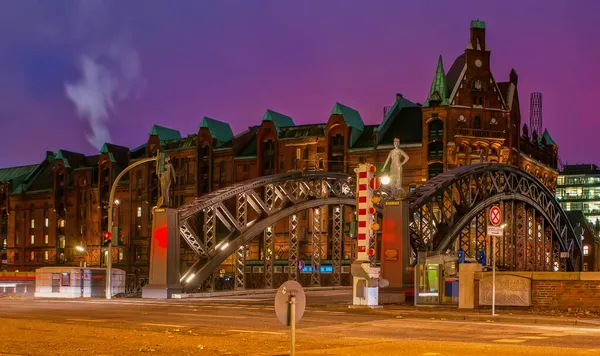 Νύχτα Στην Περιοχή Speicherstadt Μία Από Τις Πιο Αξιοσημείωτες Περιοχές — Φωτογραφία Αρχείου